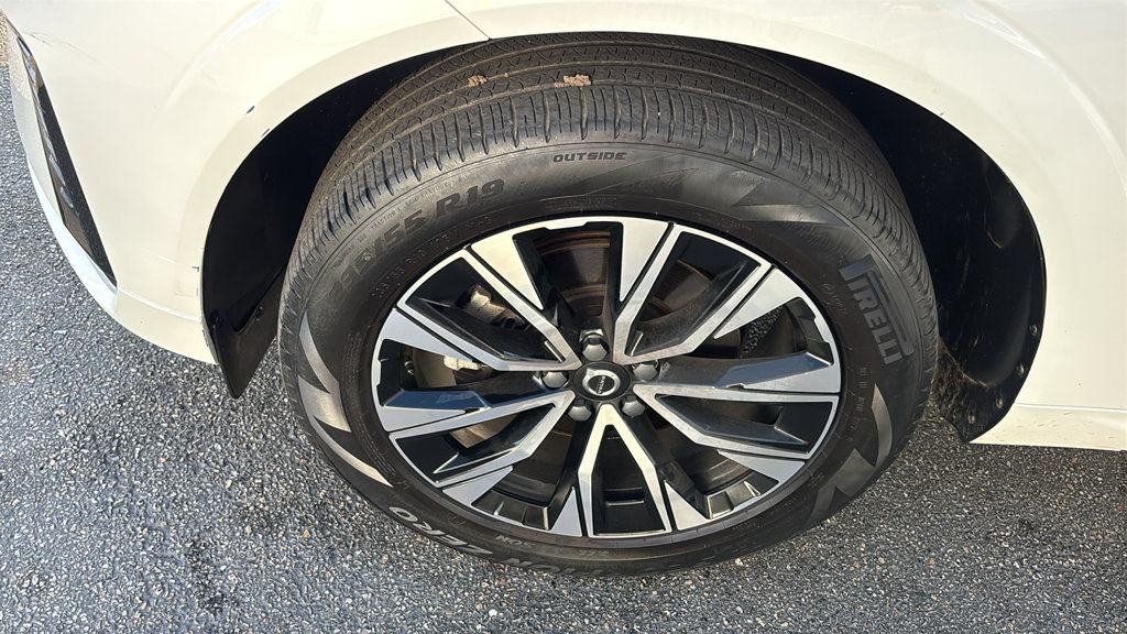 Certified 2024 Volvo XC60 B5 Core w/ Protection Package Premier AWD/4WD image 32