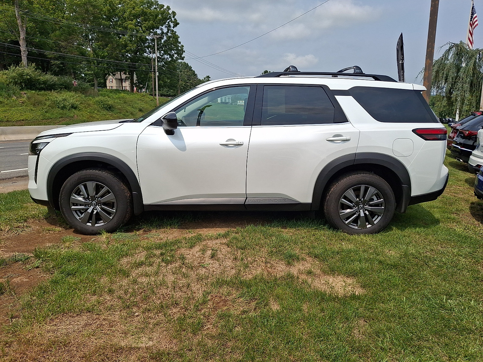 Used 2026 Nissan Pathfinder SV AWD/4WD image 4