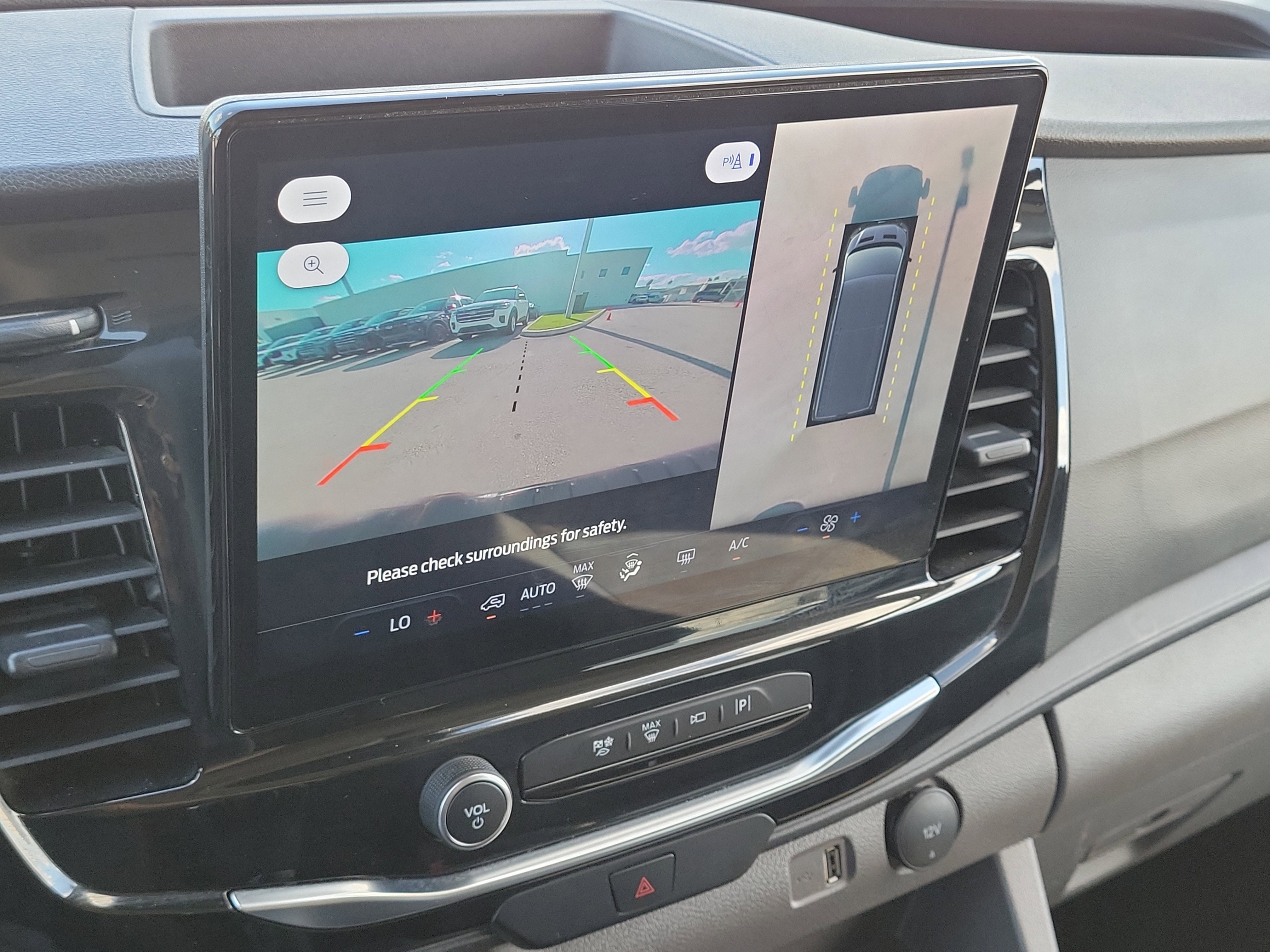 Used 2023 Ford Transit 350 XLT image 11