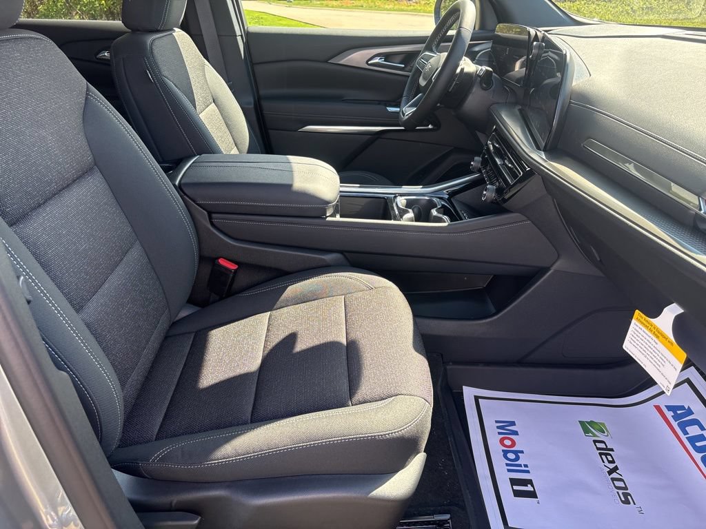 New 2026 Chevrolet Traverse LT w/ Midnight/Sport Edition FWD image 30