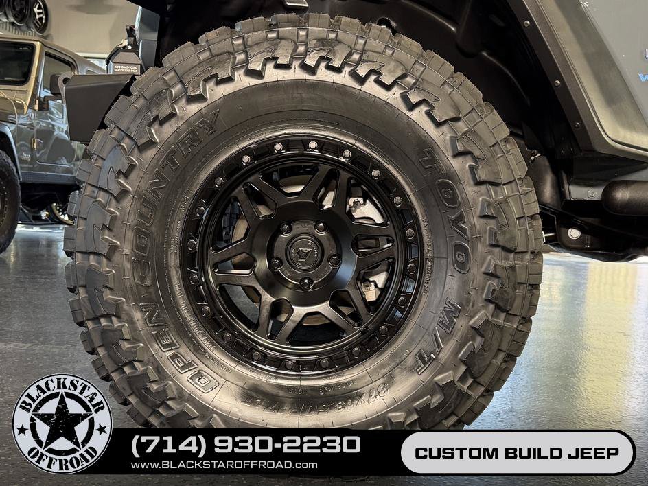 Used 2025 Jeep Wrangler Unlimited Rubicon 4xe w/ Convenience Group AWD/4WD image 32