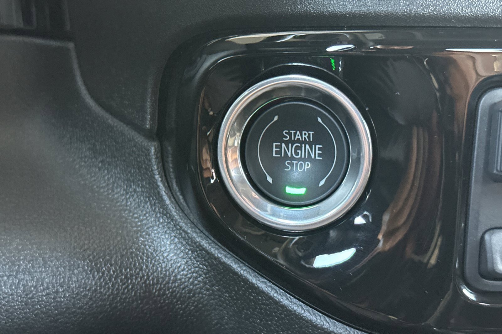 Used 2025 Chevrolet Silverado 2500 LT w/ Convenience Package image 21