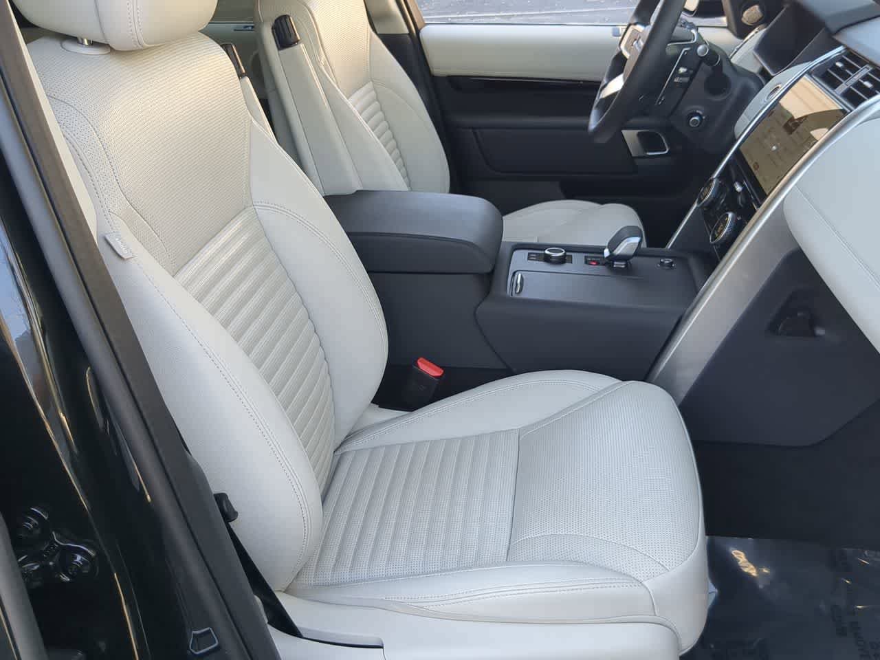 Used 2025 Land Rover Discovery S AWD/4WD image 22