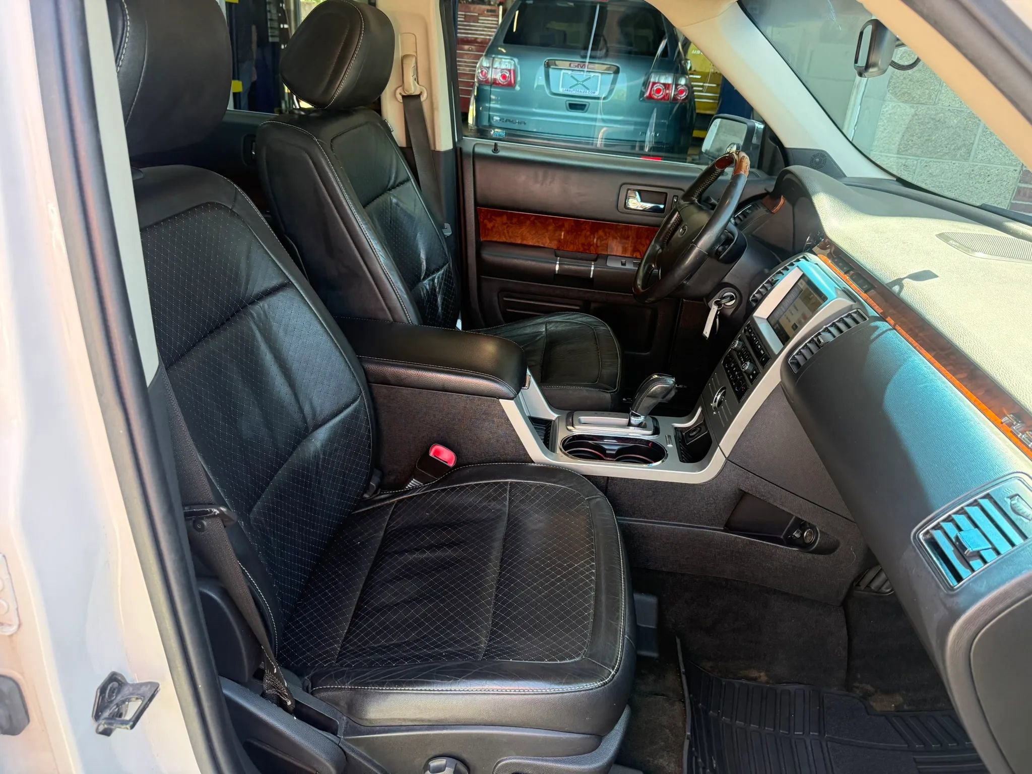 Used 2011 Ford Flex Limited w/ Rapid Spec Order Code AWD/4WD image 33