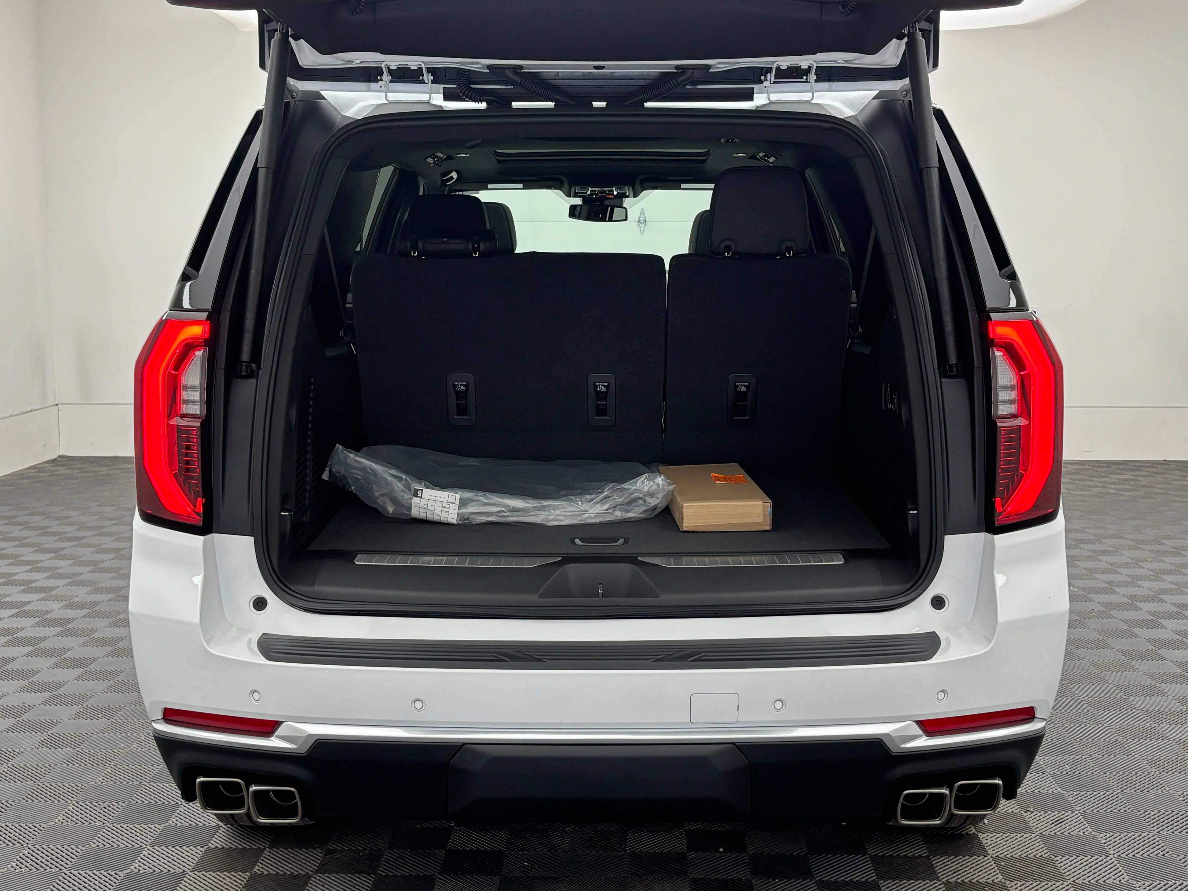 New 2026 GMC Yukon XL Denali w/ Sun & Power Step Package AWD/4WD image 11