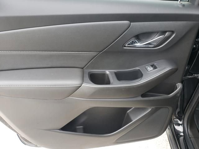 Used 2022 Chevrolet Traverse LT image 13