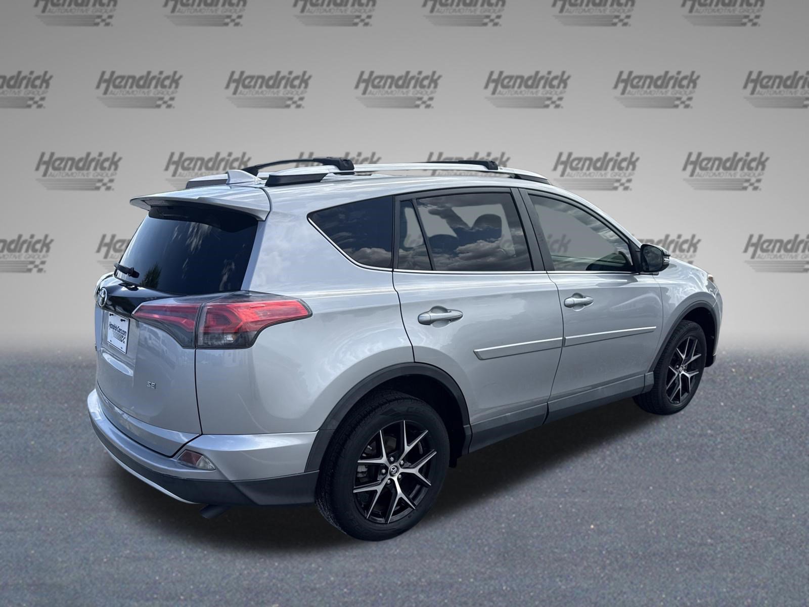 Used 2016 Toyota RAV4 SE FWD image 9