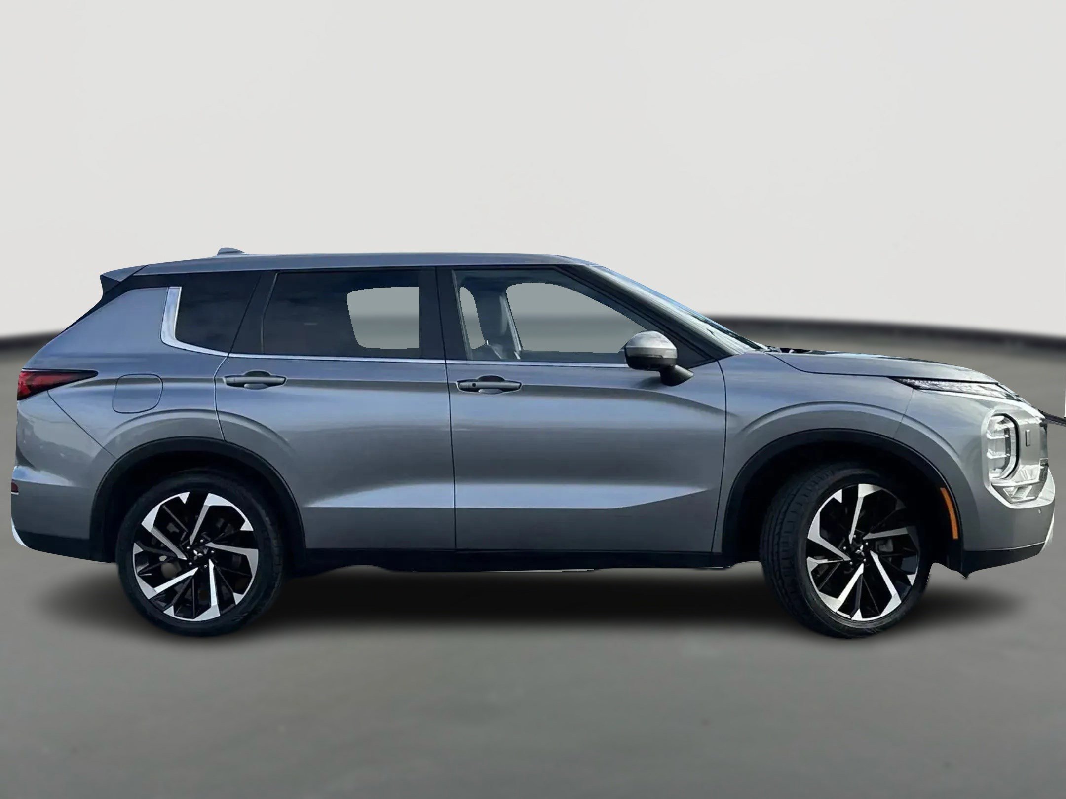 Used 2024 Mitsubishi Outlander SE Black Edition image 4