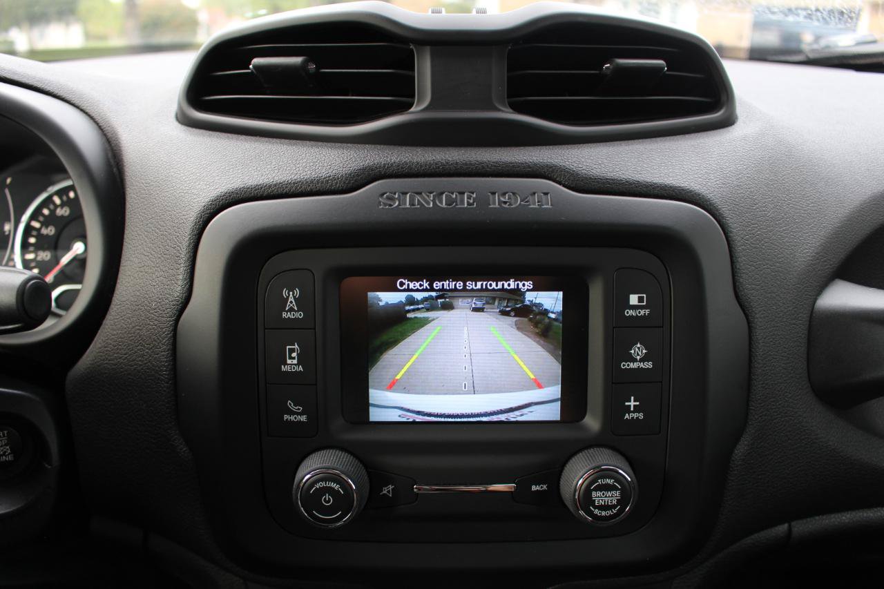 Used 2016 Jeep Renegade Latitude w/ Cold Weather Group FWD image 24