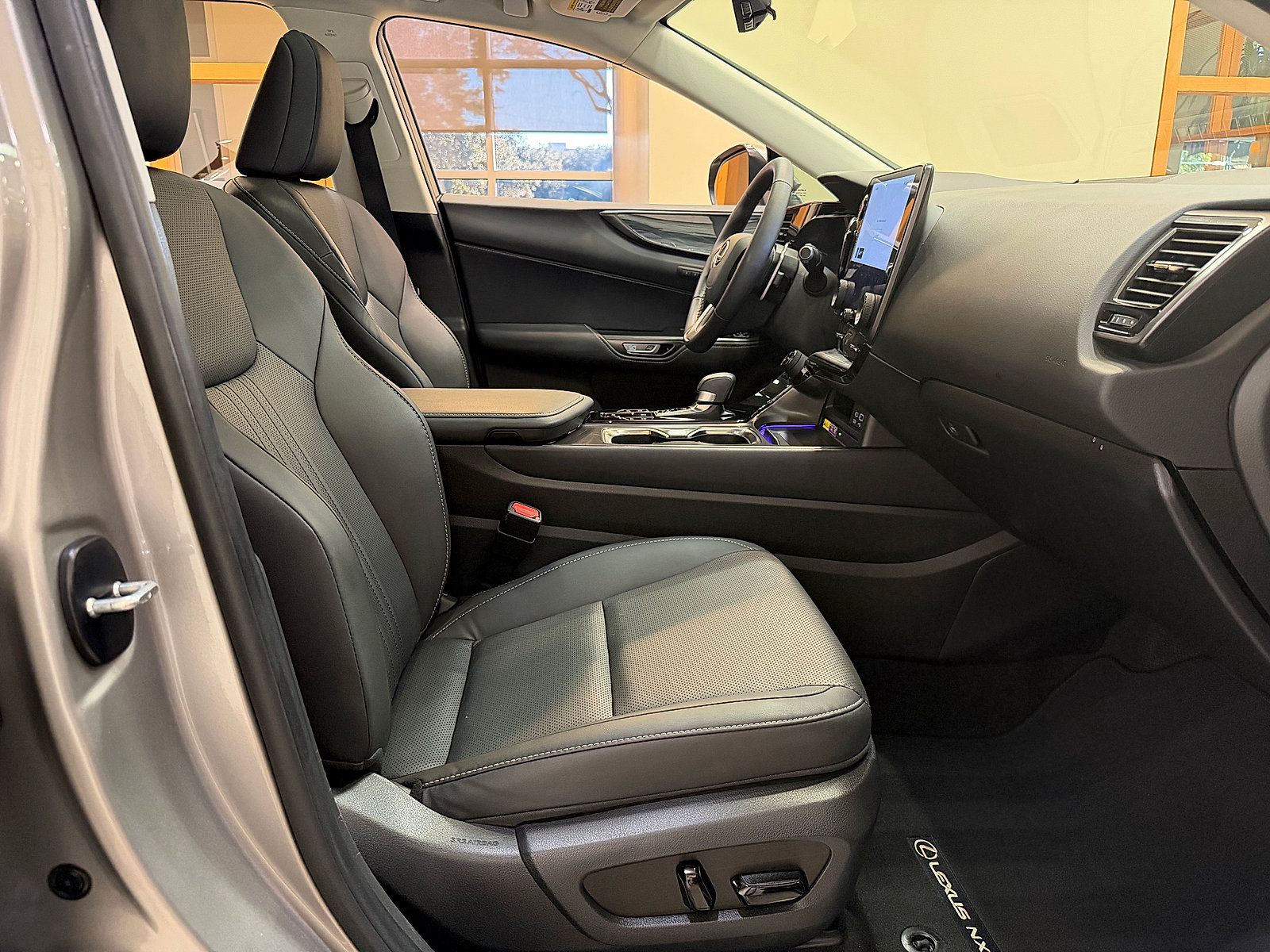 Used 2024 Lexus NX 350 AWD image 12