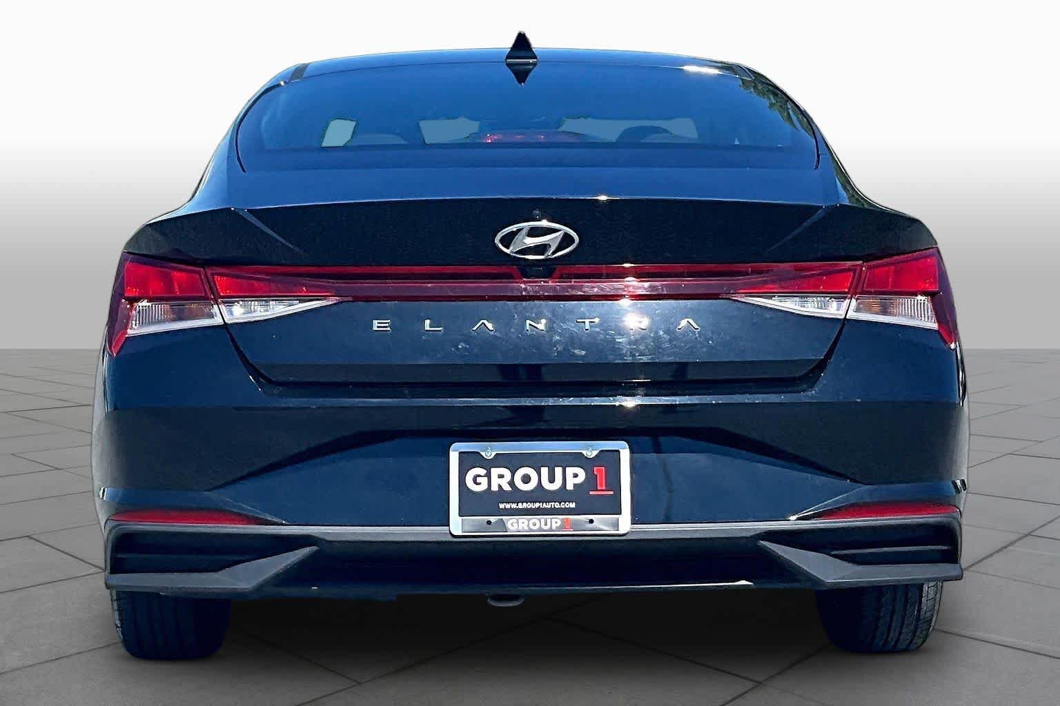 Used 2023 Hyundai Elantra SEL w/ Cargo Package FWD image 5