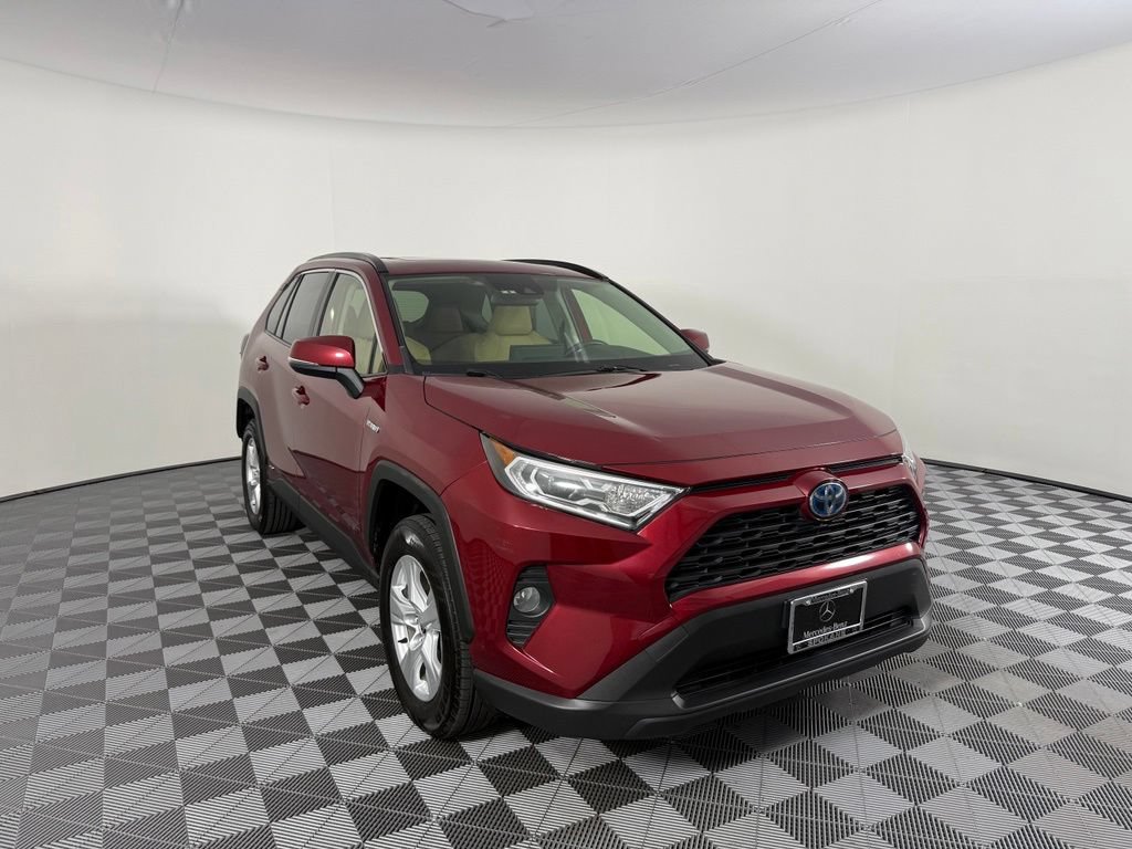 Used 2020 Toyota RAV4 XLE w/ Convenience Package AWD/4WD image 1