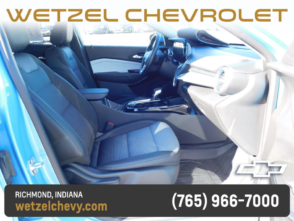 Used 2025 Chevrolet Trax LT w/ Driver Confidence Package FWD image 16
