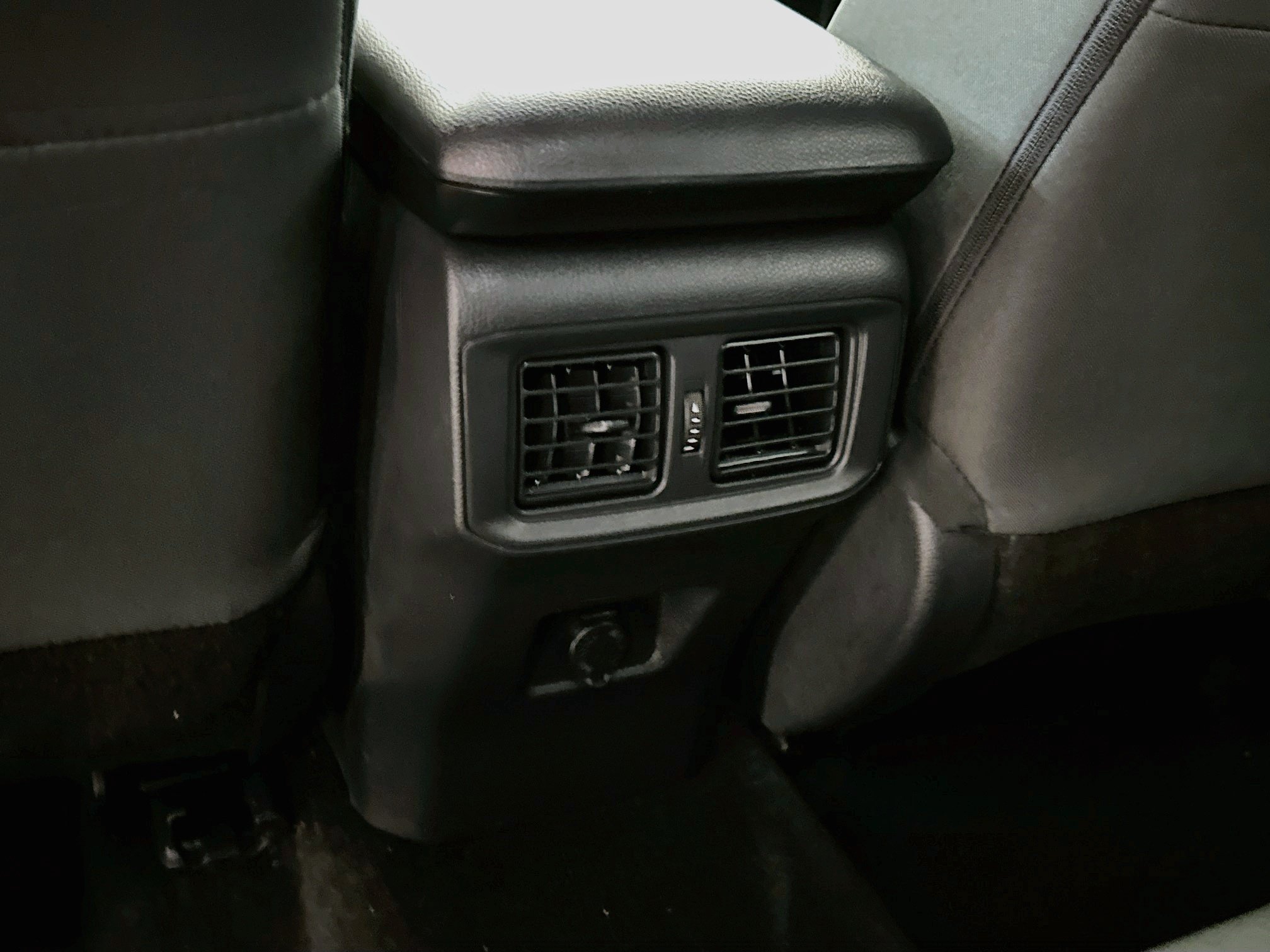Used 2025 Toyota RAV4 LE AWD/4WD image 27