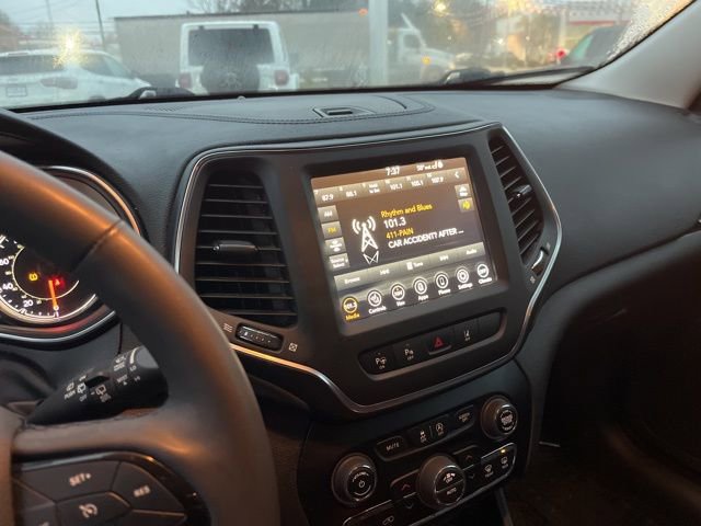 Used 2023 Jeep Cherokee Altitude Lux image 23