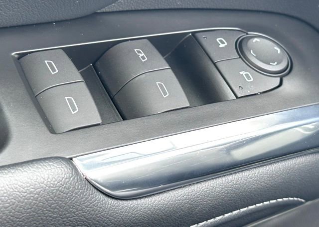 Used 2024 Chevrolet Traverse LT image 25