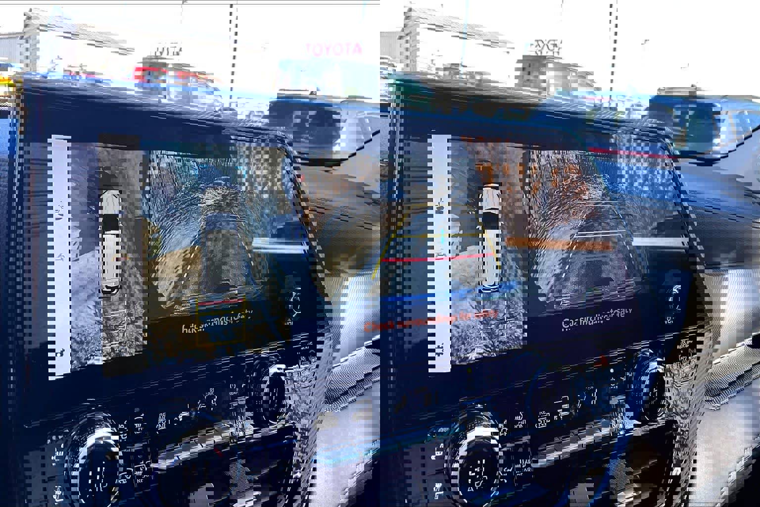 Certified 2025 Toyota Highlander Platinum image 28