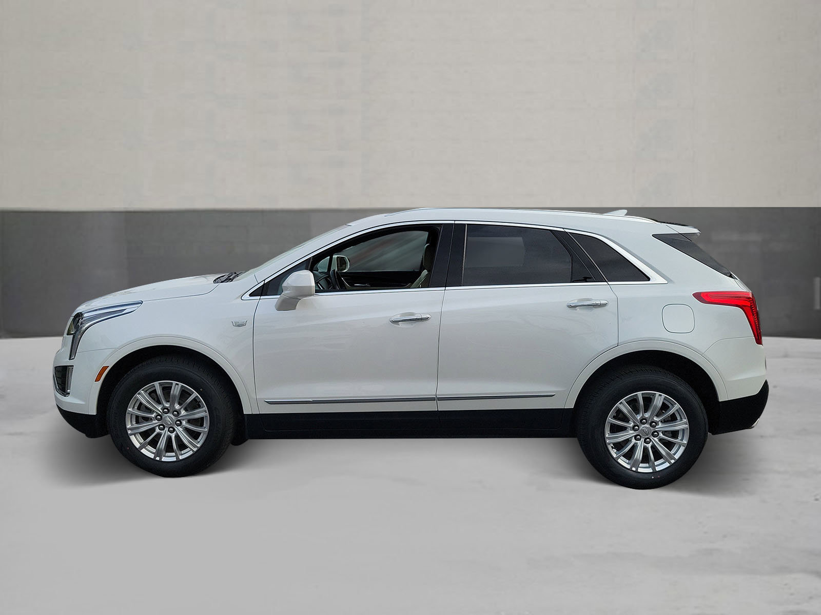 Used 2019 Cadillac XT5 FWD image 3