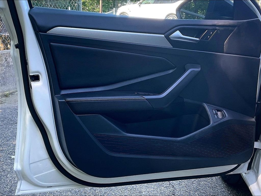 Certified 2023 Volkswagen Jetta Sport FWD image 9