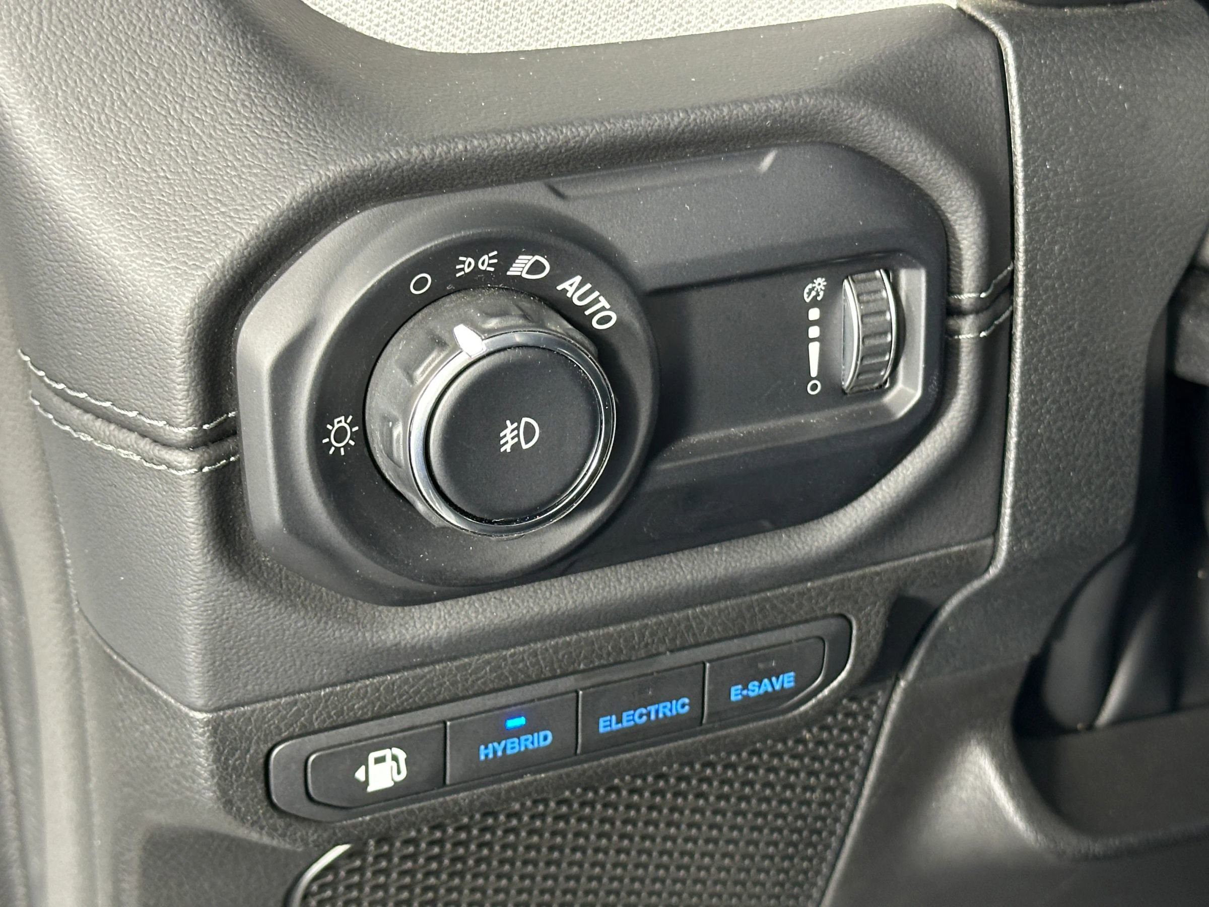 Used 2024 Jeep Wrangler Unlimited Sahara image 25