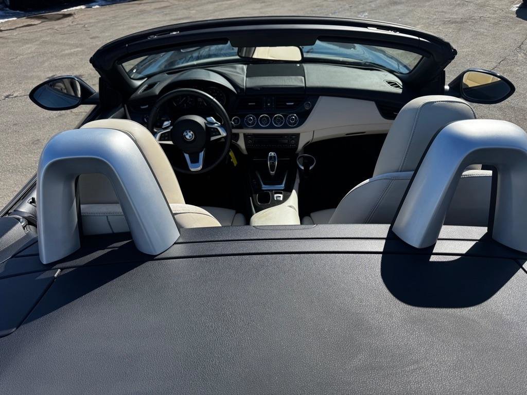 Used 2011 BMW Z4 sDrive35i image 16