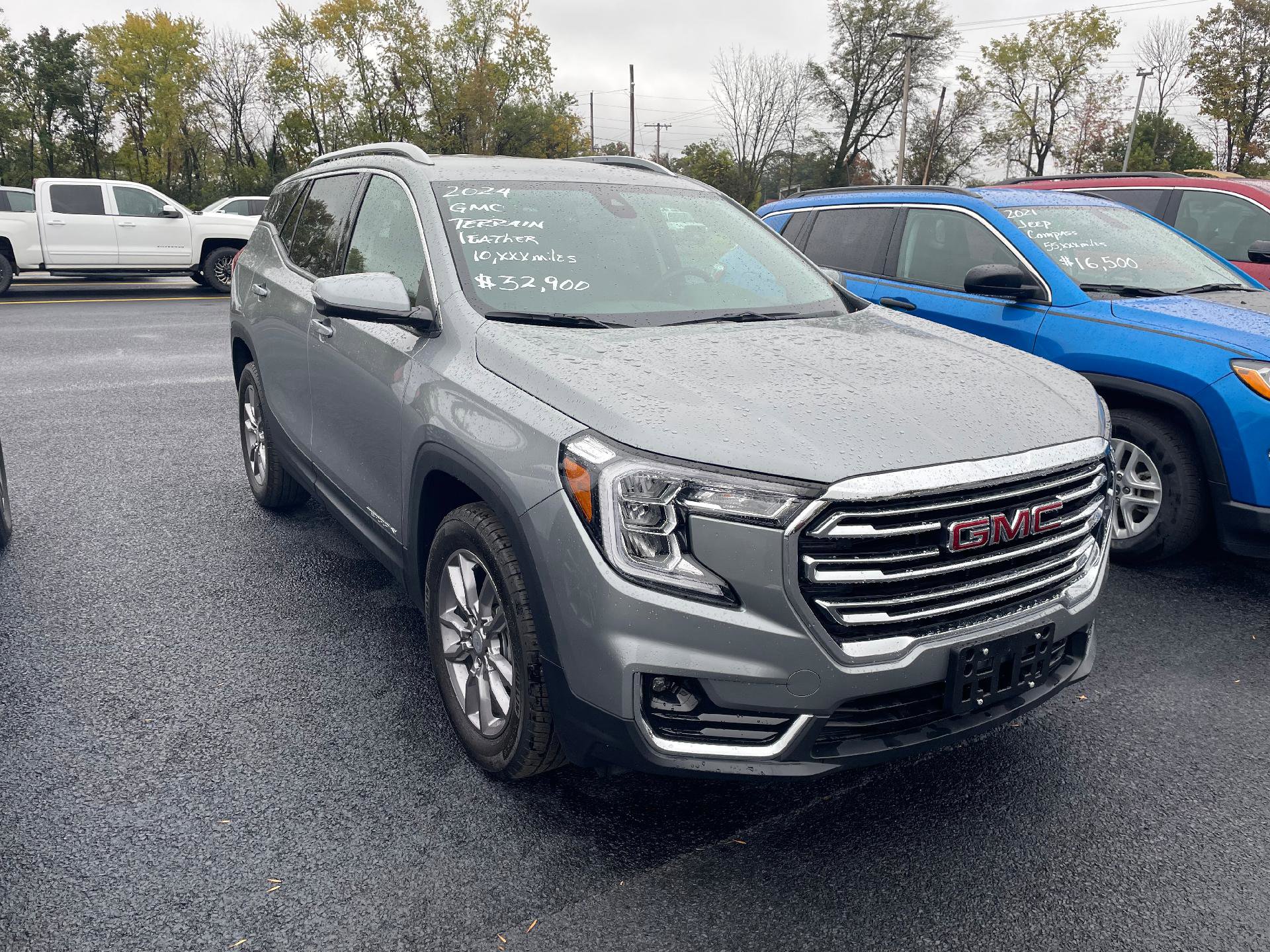 Used 2024 GMC Terrain SLT w/ Infotainment Package II image 4
