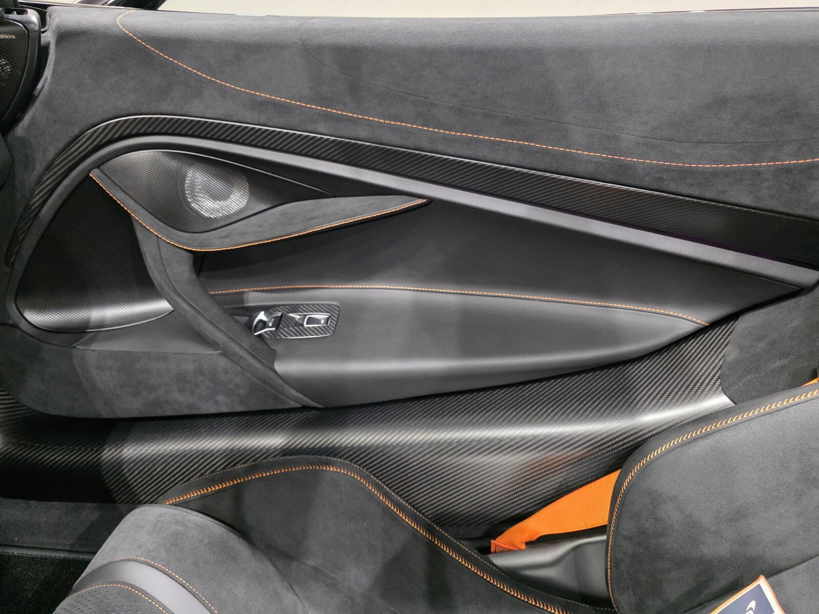 Used 2025 McLaren 750S Spider RWD image 16