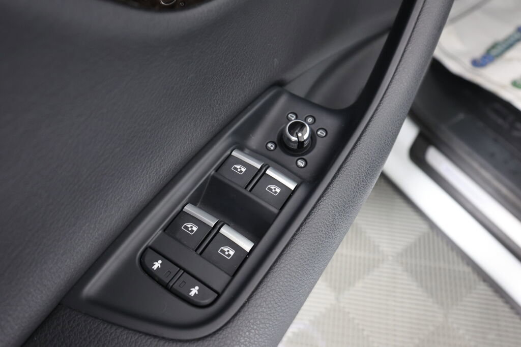 Used 2018 Audi Q7 3.0T Prestige w/ Prestige Package image 33