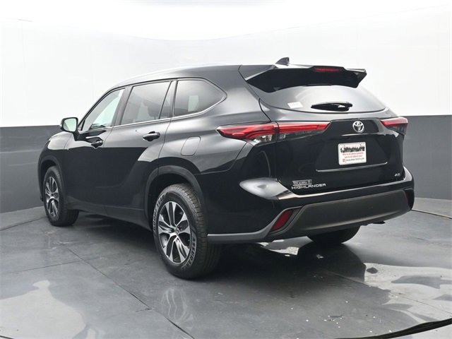Used 2021 Toyota Highlander XLE image 3