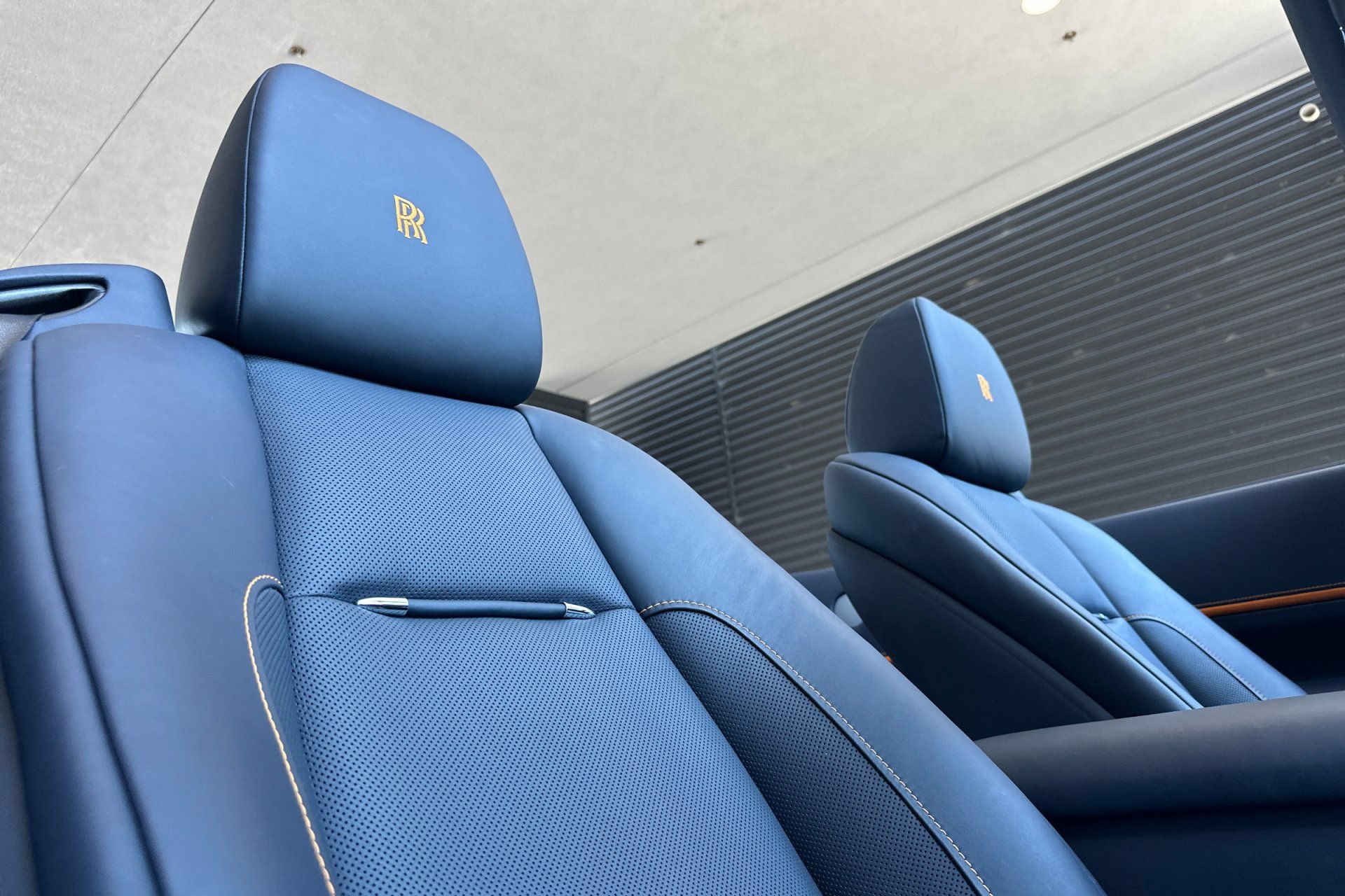 Used 2019 Rolls-Royce Dawn RWD image 19