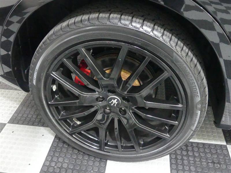 Used 2019 Maserati Levante AWD/4WD image 17