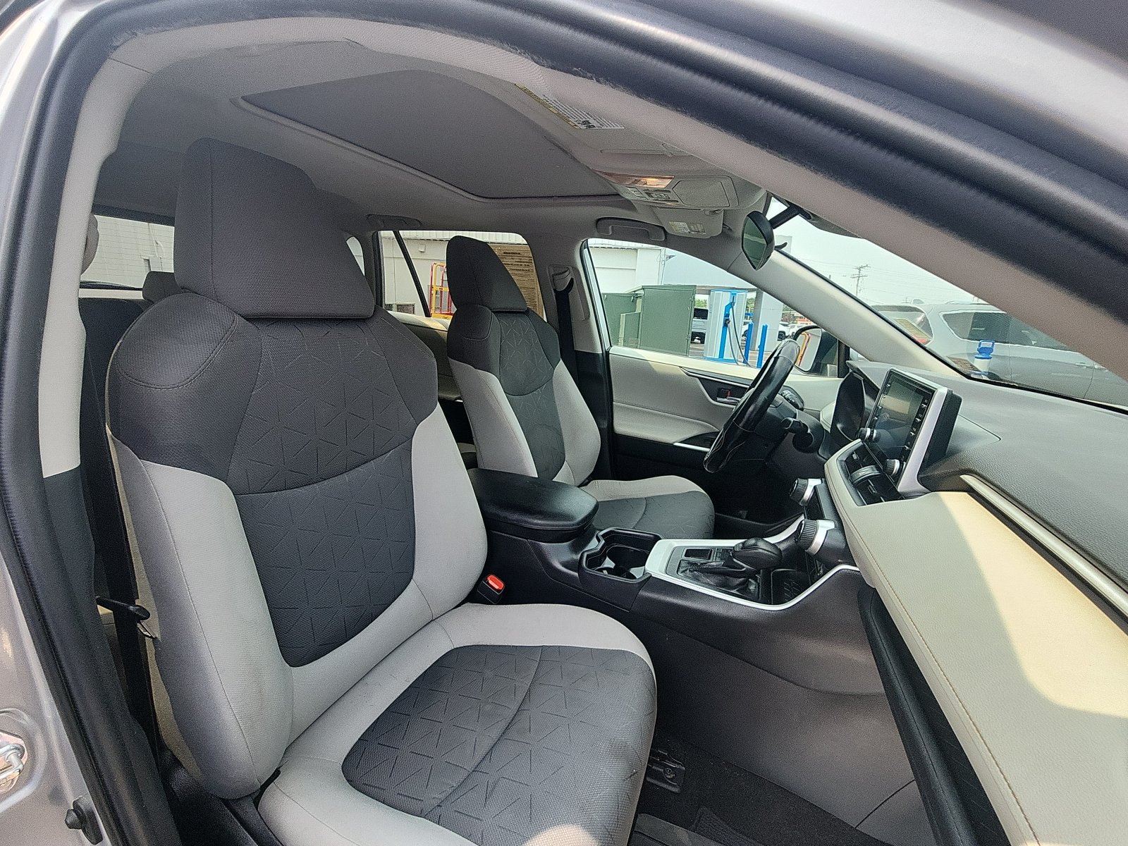 Used 2020 Toyota RAV4 XLE w/ Convenience Package AWD/4WD image 24