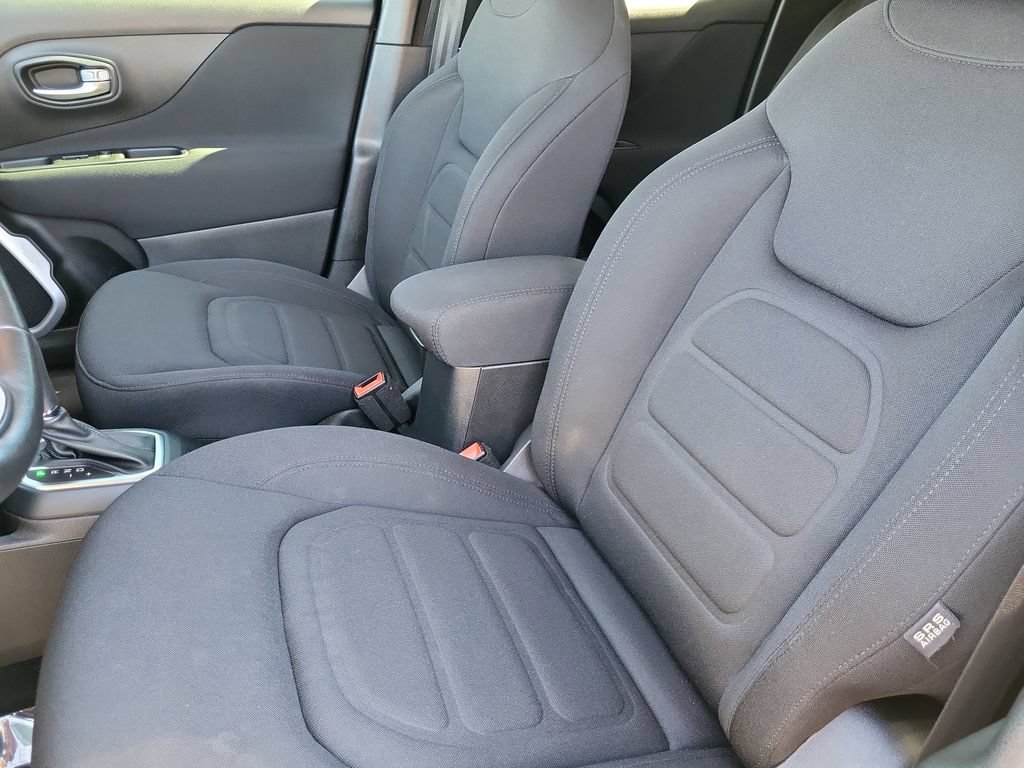 Used 2019 Jeep Renegade Latitude w/ Cold Weather Group AWD/4WD image 13