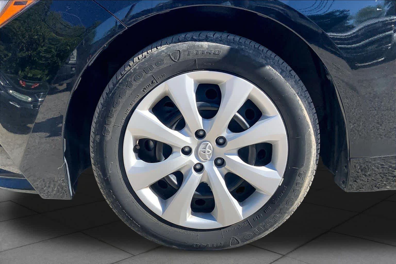 Used 2025 Toyota Corolla LE FWD image 11