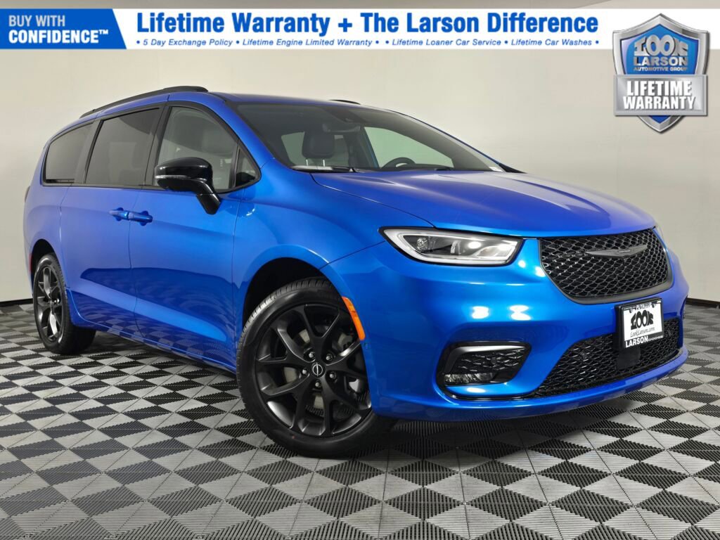 New 2026 Chrysler Pacifica Select AWD/4WD image 1