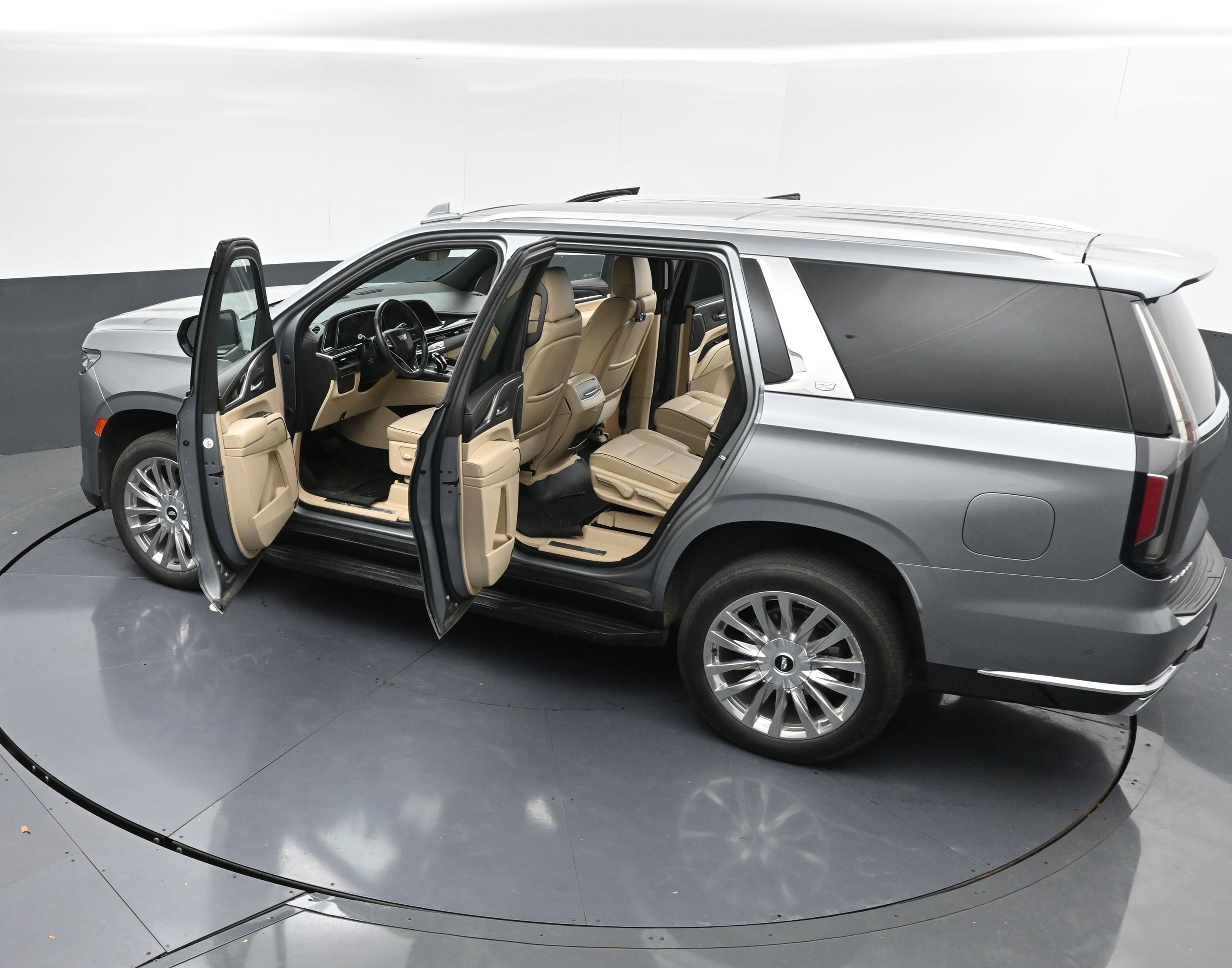 Used 2023 Cadillac Escalade Premium Luxury AWD/4WD image 46