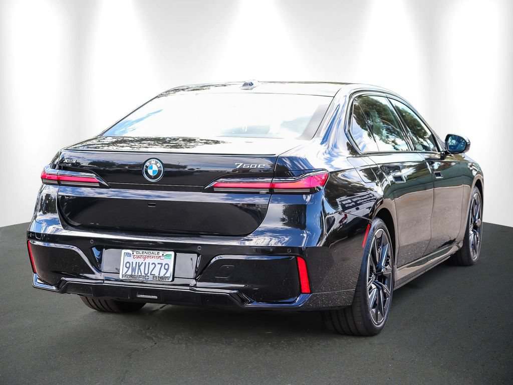 Used 2026 BMW 750e xDrive AWD/4WD image 6