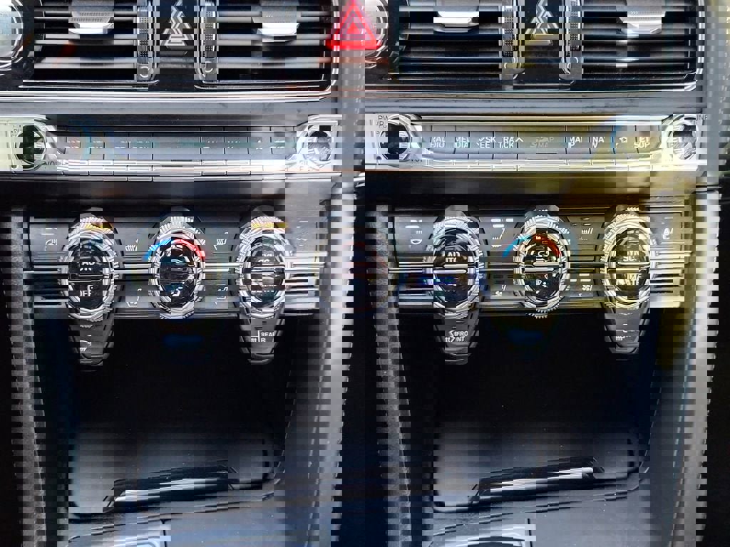 Used 2019 Genesis G70 3.3T Advanced w/ Elite Package image 28