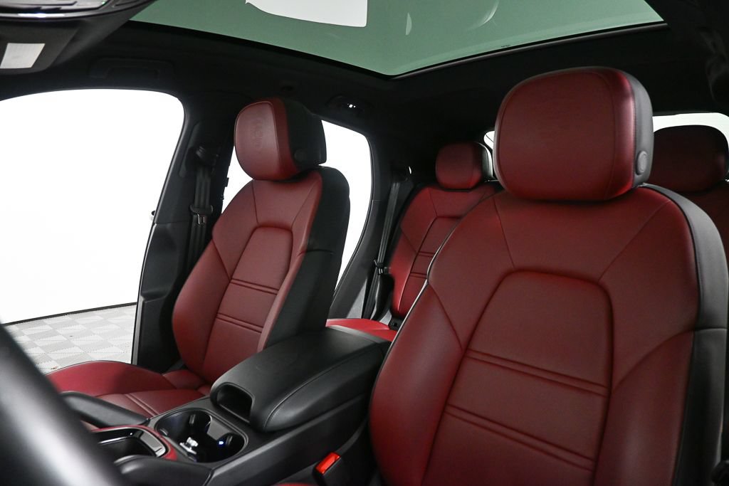 Used 2024 Porsche Cayenne S AWD/4WD image 5