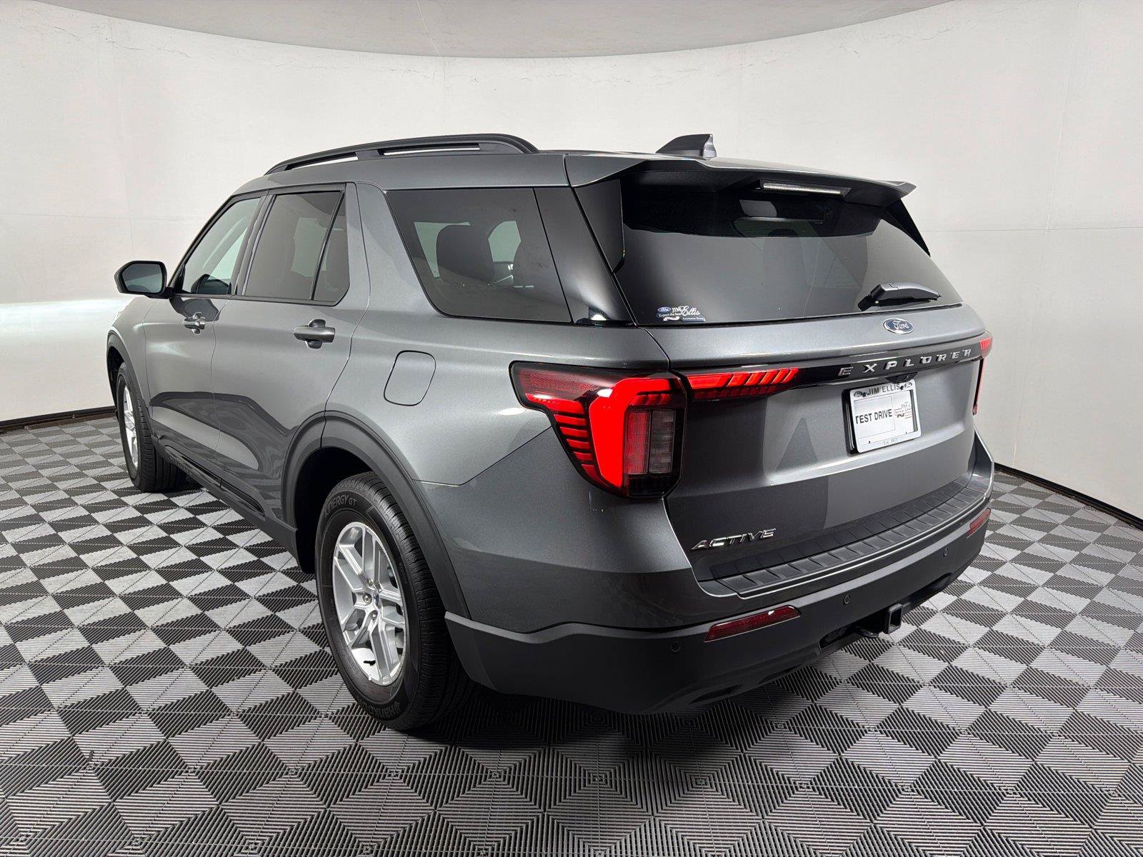 Used 2026 Ford Explorer Active RWD image 5