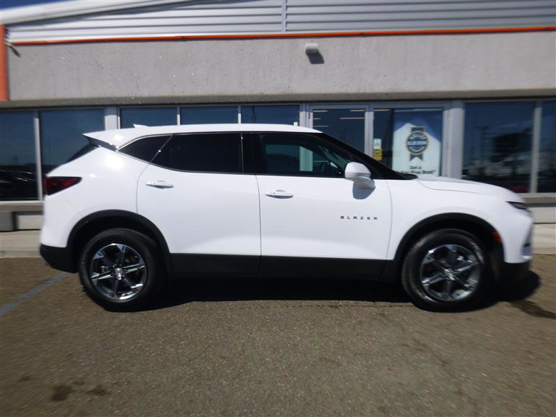 Used 2025 Chevrolet Blazer LT FWD image 4