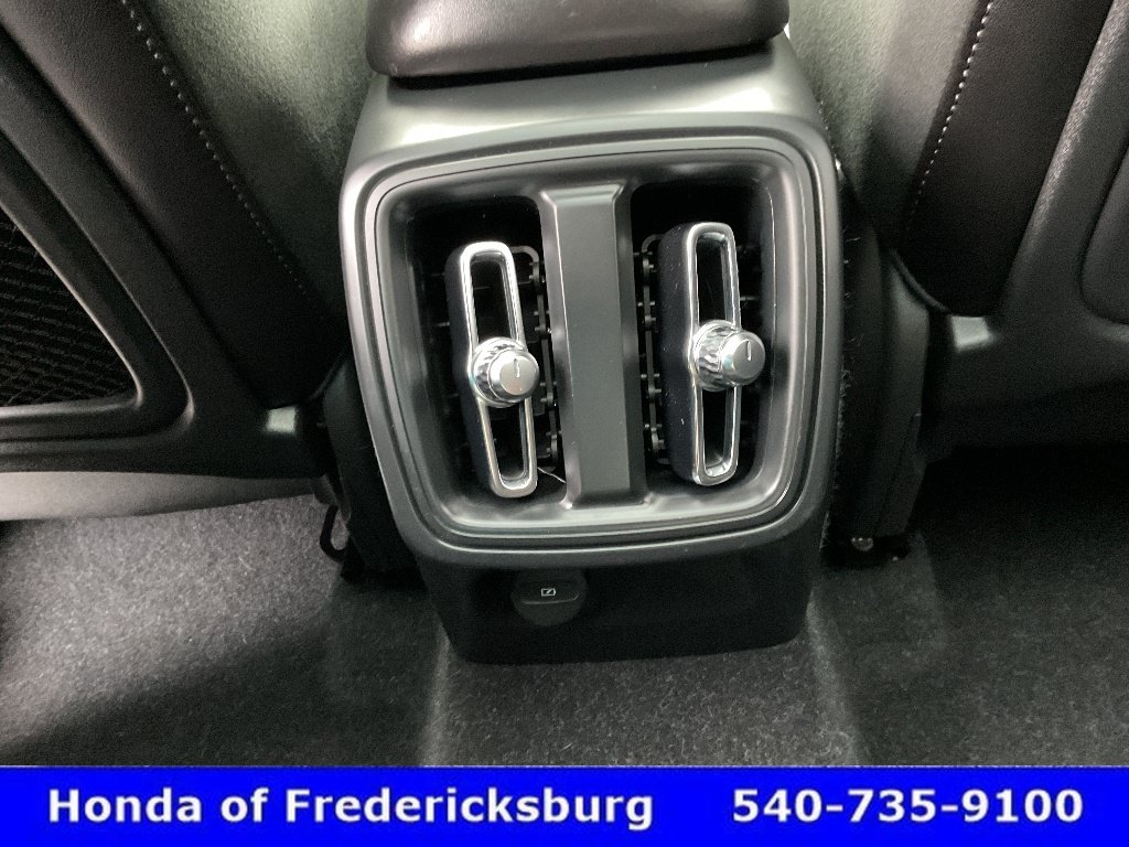 Used 2020 Volvo XC40 T5 R-Design AWD/4WD image 42
