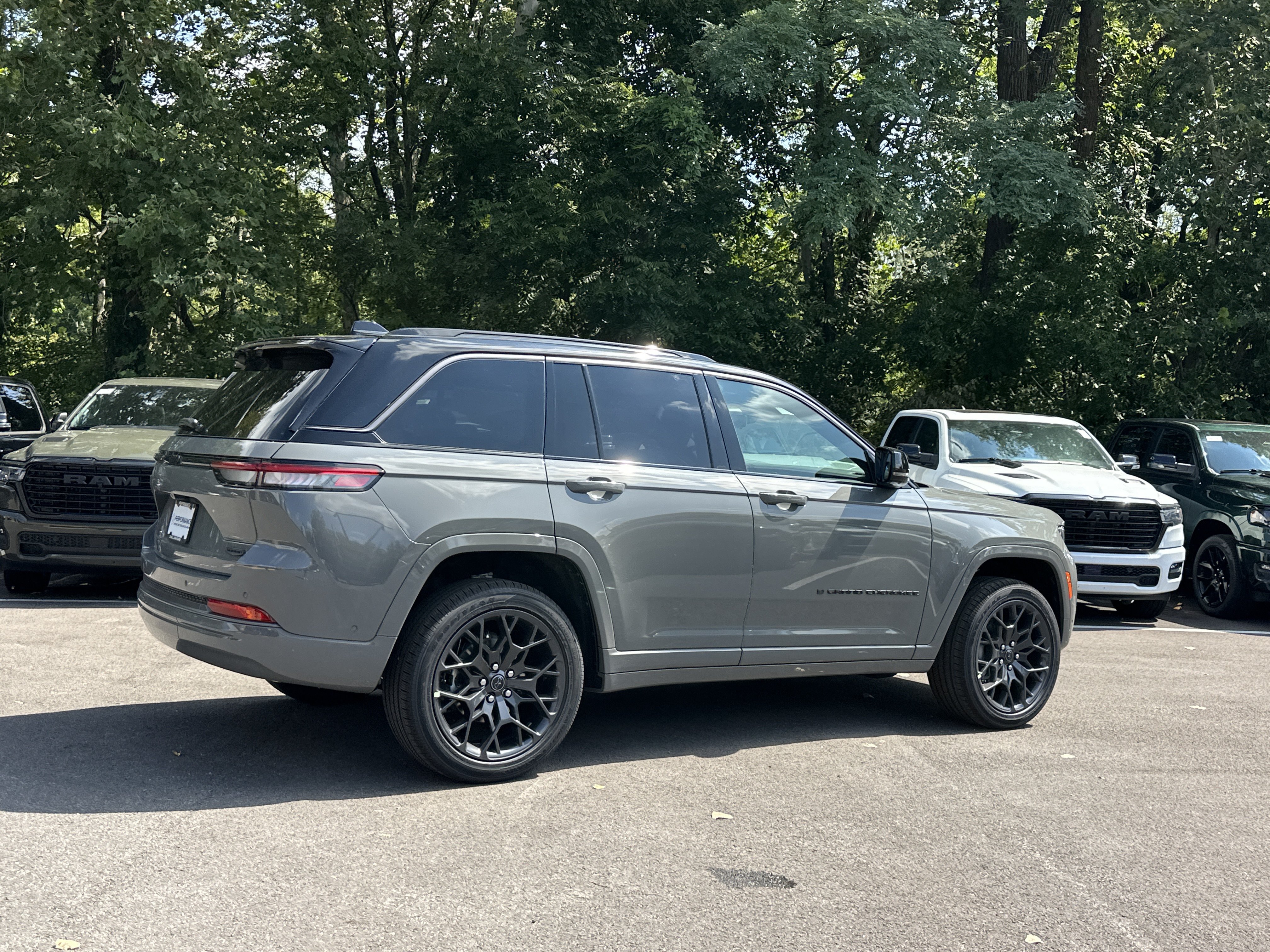 New 2027 Jeep Grand Cherokee Summit AWD/4WD image 18