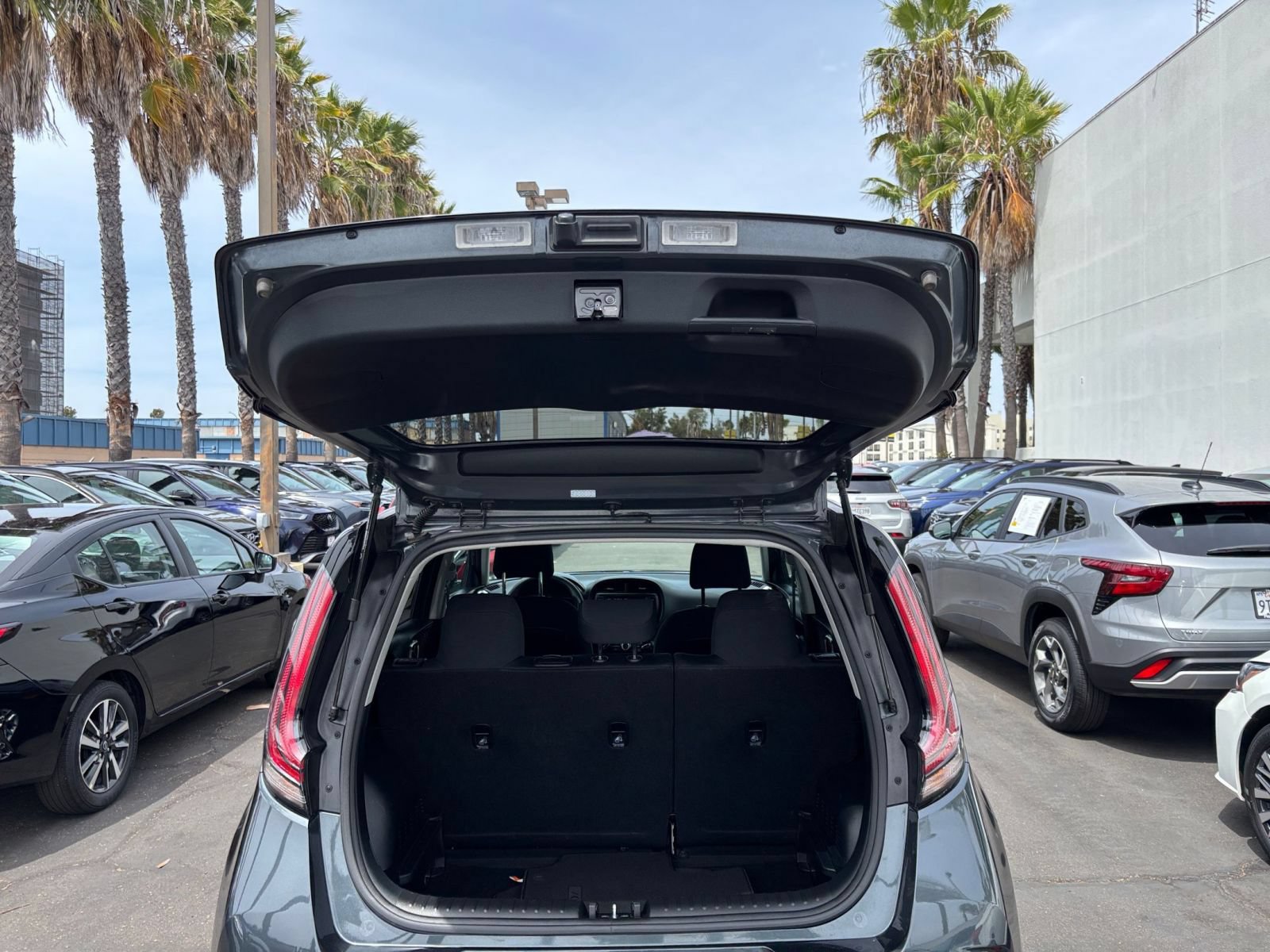 Used 2025 Kia Soul LX w/ LX Technology Package FWD image 28