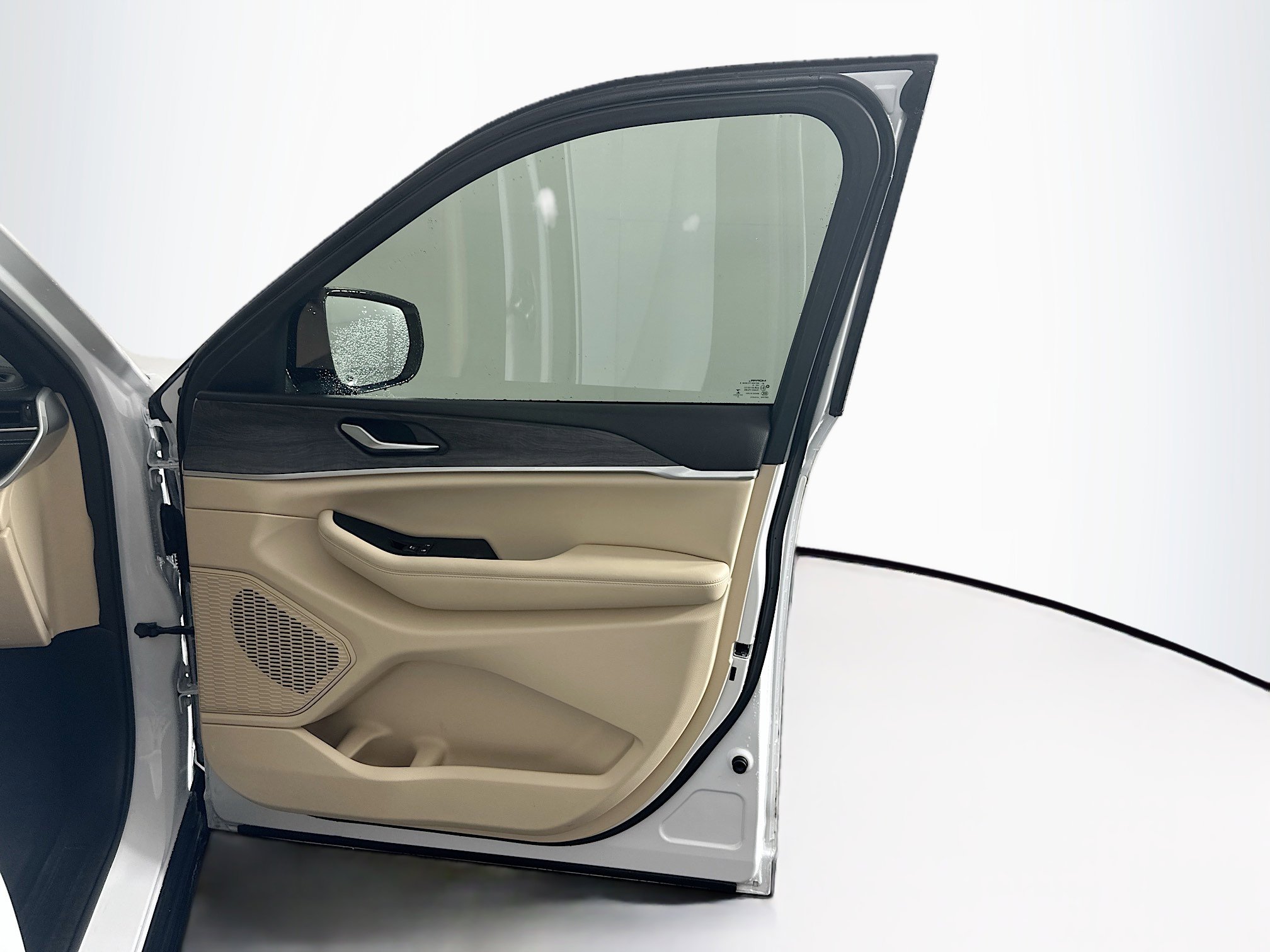 Used 2023 Jeep Grand Cherokee Limited image 34