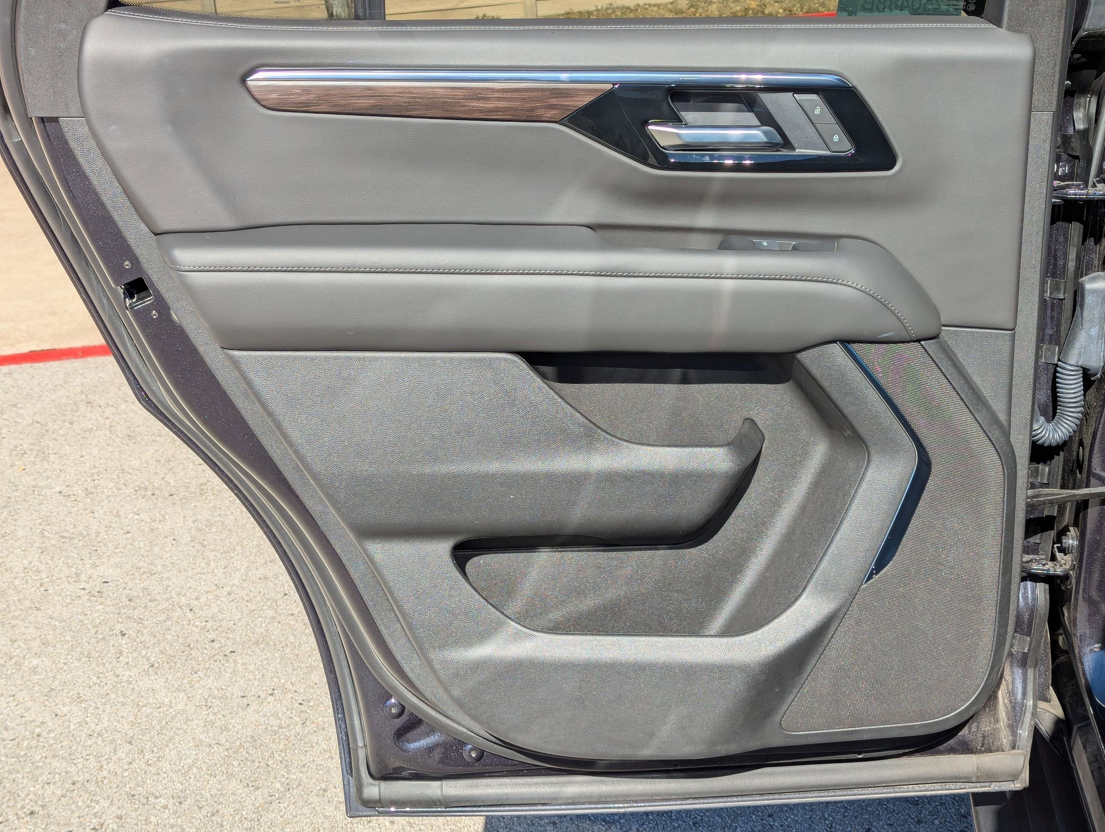 Used 2025 Chevrolet Tahoe LT image 16