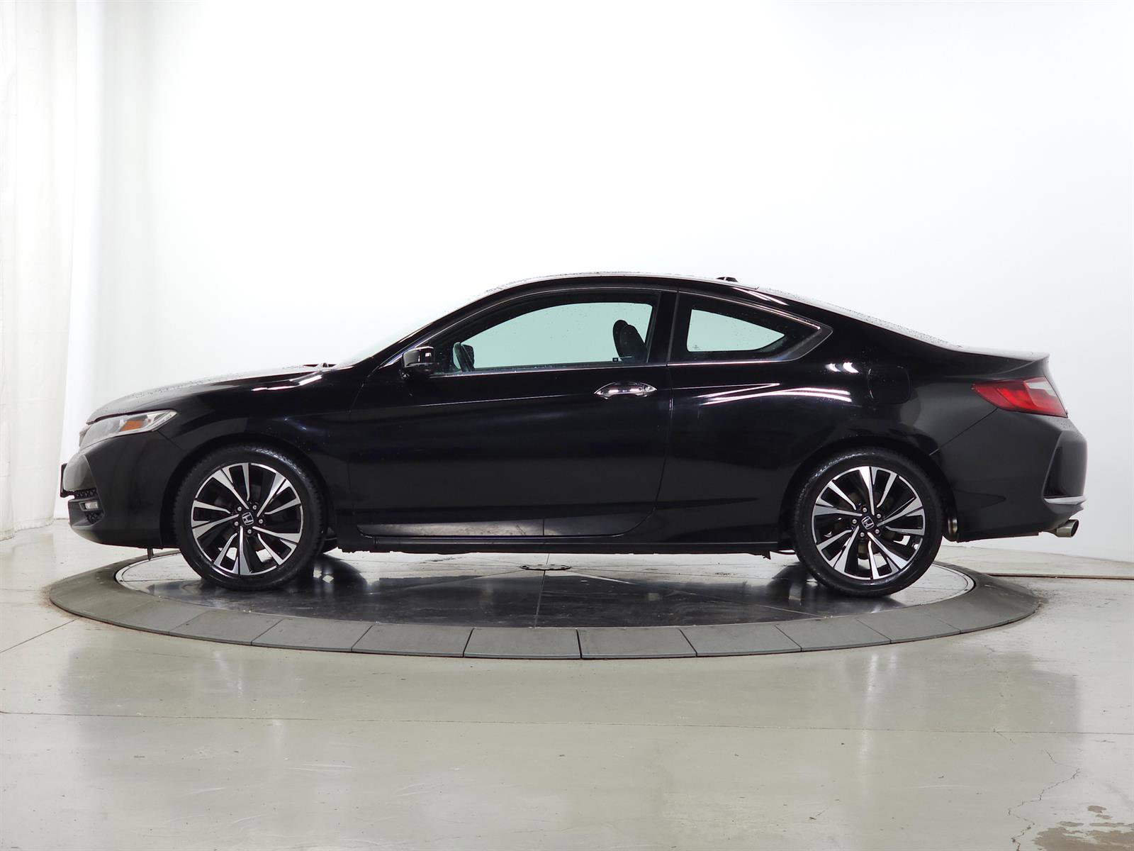 Used 2017 Honda Accord EX-L image 4