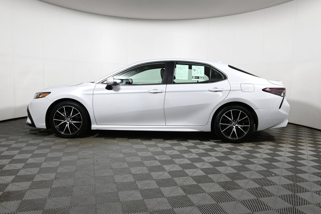 Used 2024 Toyota Camry SE w/ Cold Weather Package AWD/4WD image 2