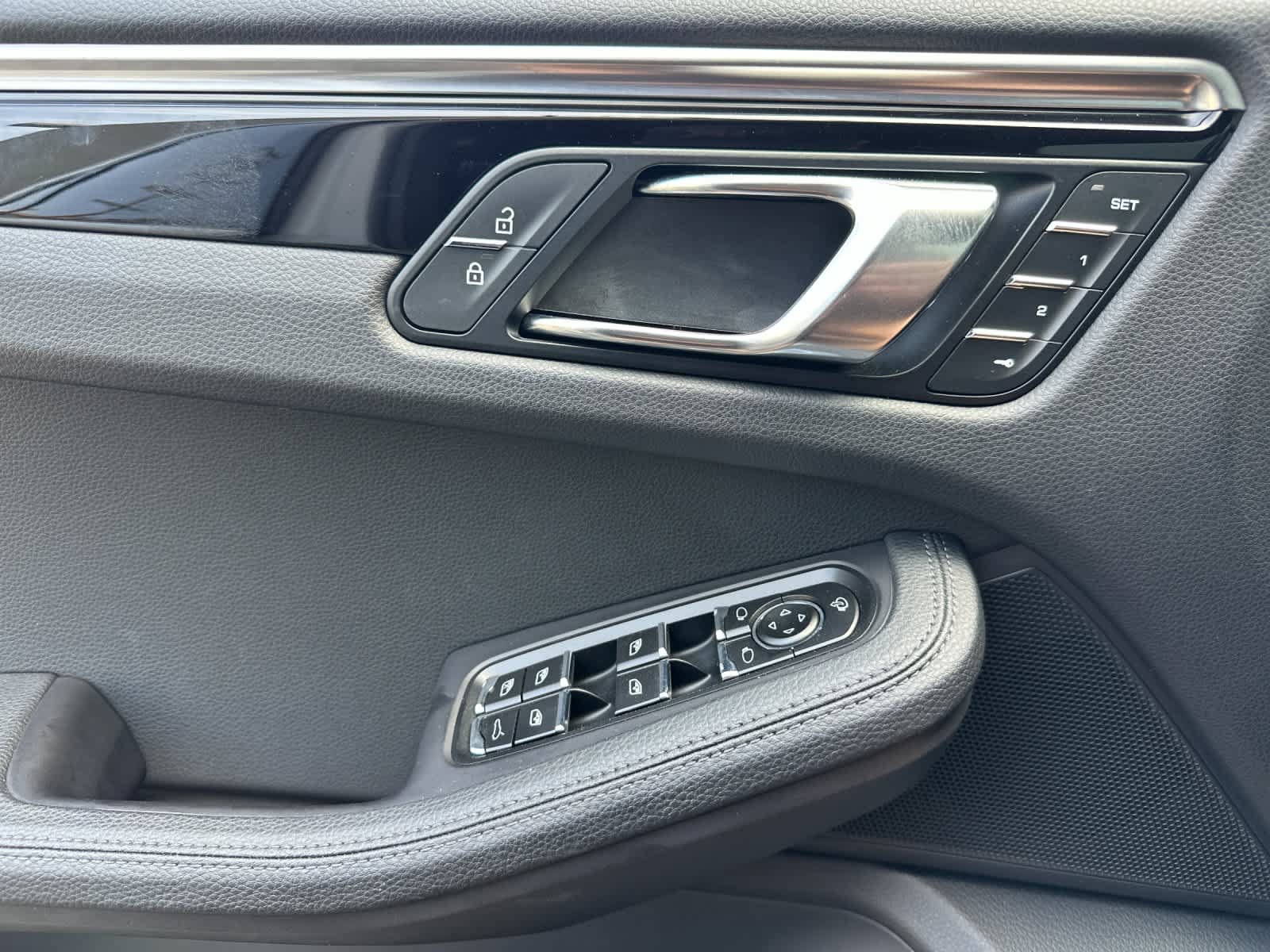 Certified 2023 Porsche Macan AWD/4WD image 12