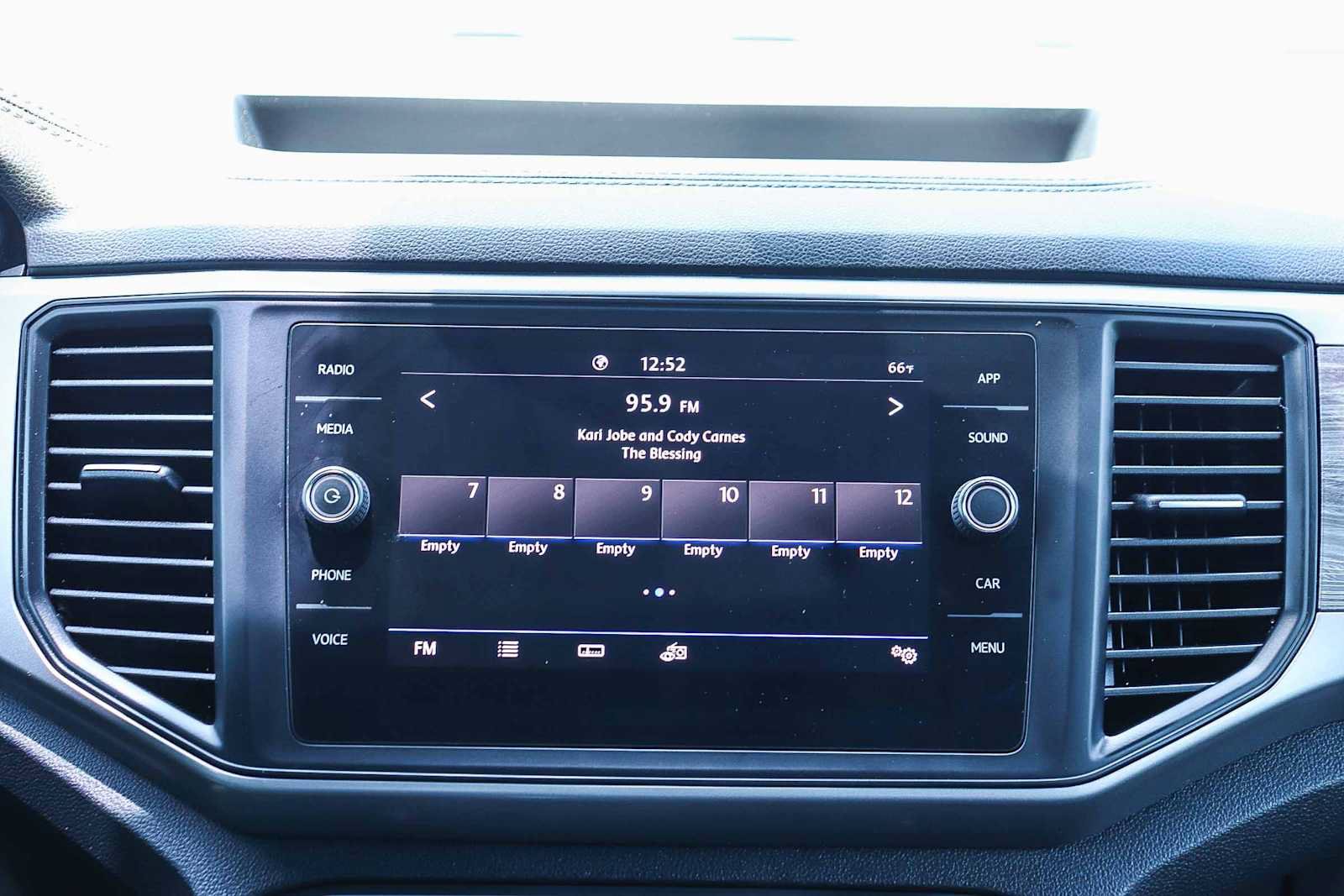 Certified 2020 Volkswagen Atlas Cross Sport SE FWD image 14